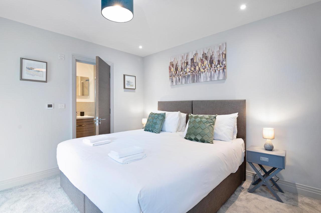 Spacious, 3 Bedroom, 2 Bathroom, Surbiton Luaran gambar
