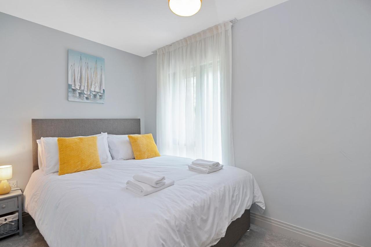 Spacious, 3 Bedroom, 2 Bathroom, Surbiton Luaran gambar