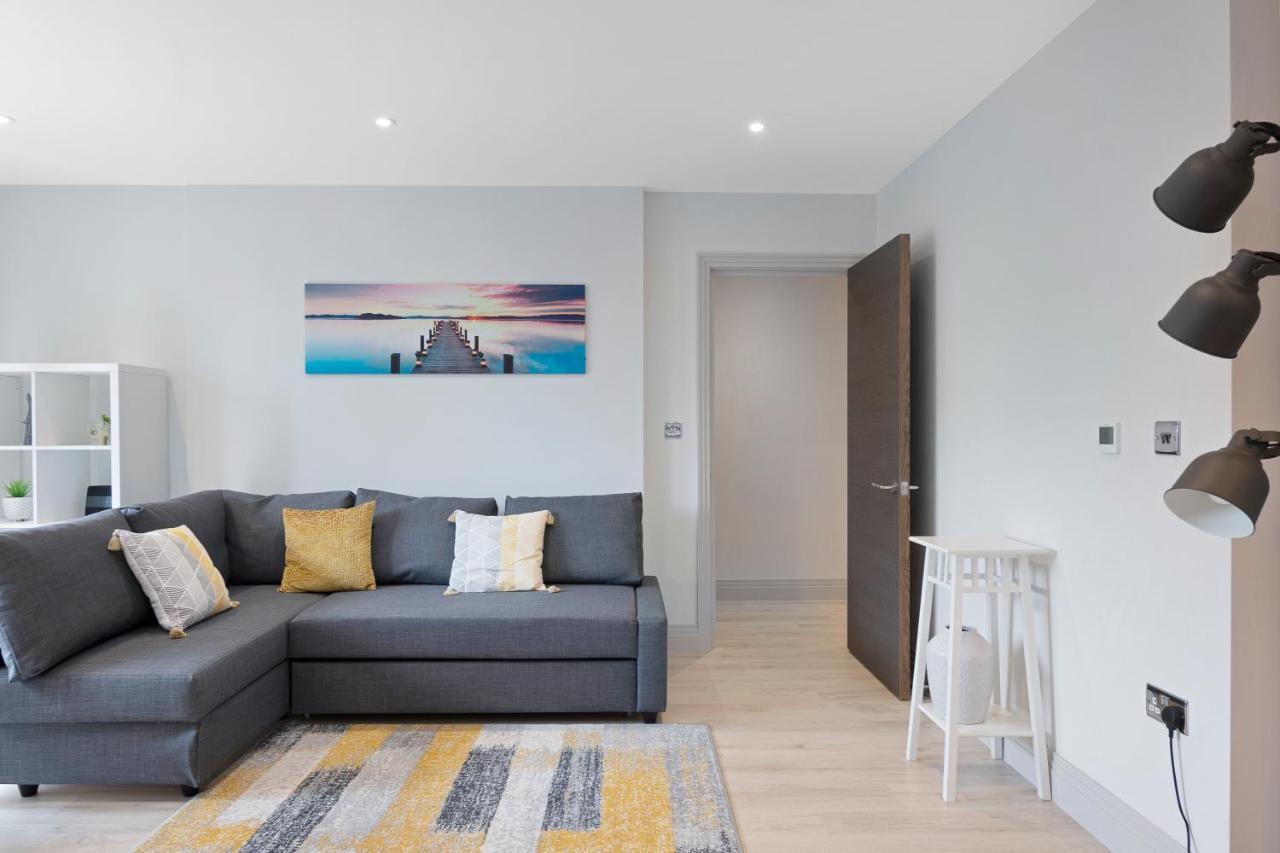 Spacious, 3 Bedroom, 2 Bathroom, Surbiton Luaran gambar